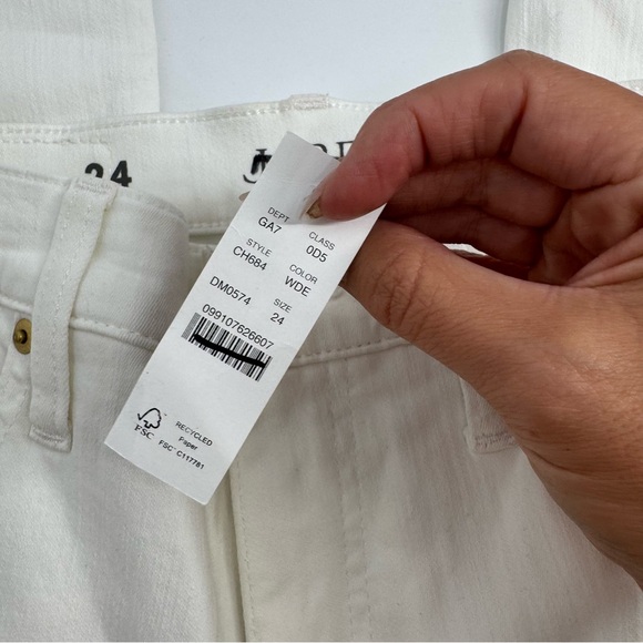 NWT J.Crew Mid-rise kickout jean in white - Picture 7 of 13